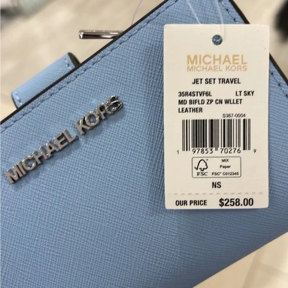 MICHAEL KORS Medium Saffiano Leather Bifold Zip CN Wallet
Sky Blue - Picture 14 of 14